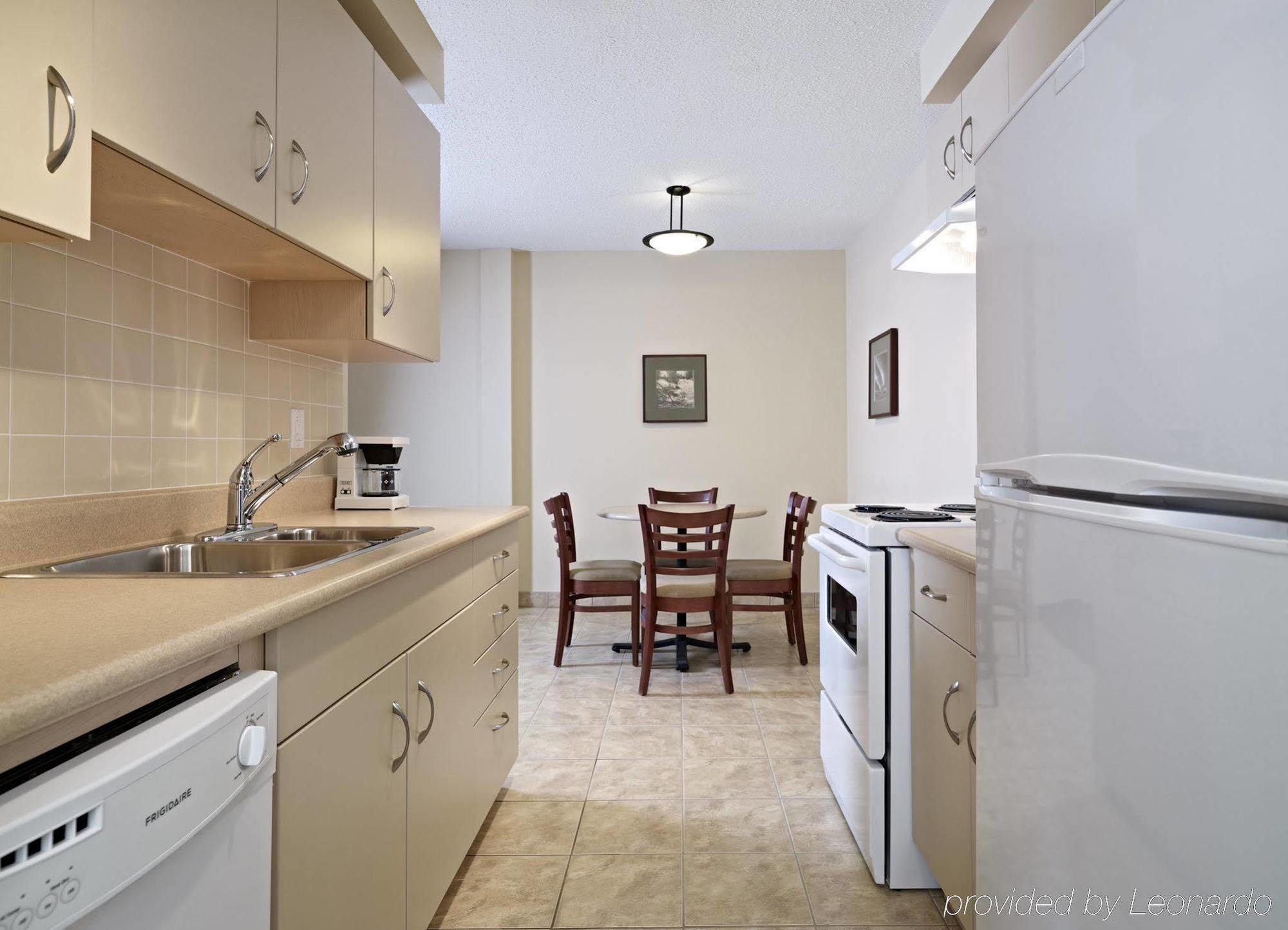 Coast Fraser Tower Yellowknife Quarto foto